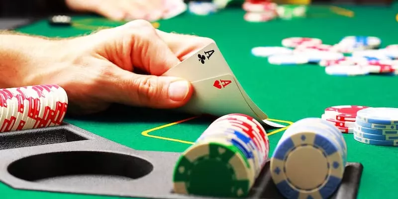 Cách chia bài Poker – Hướng dẫn từ A-Z cho tân thủ tham khảo